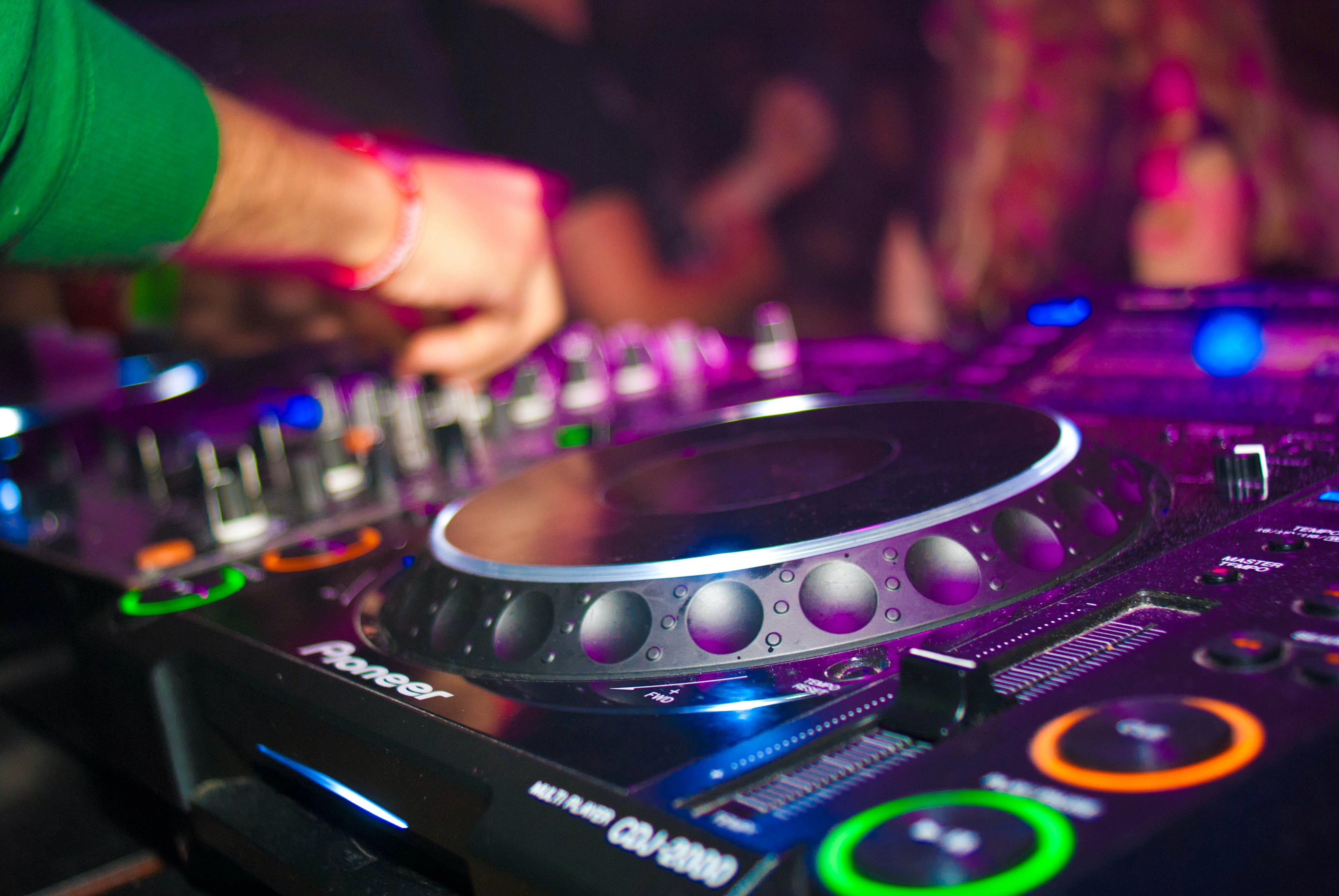 DJ animant une soirée d'entreprise à Agadir